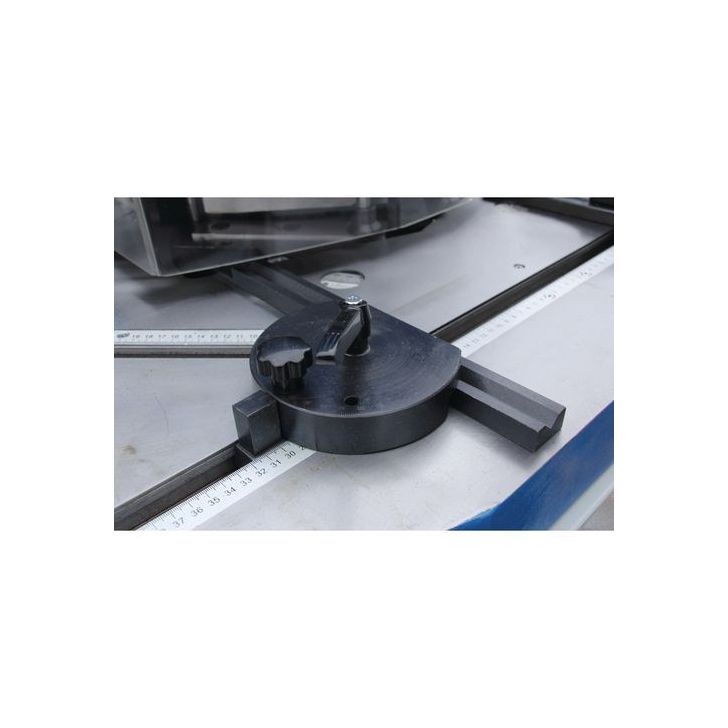 Punching machine with punching station AKM 200-6 VP, including hydraulic oil