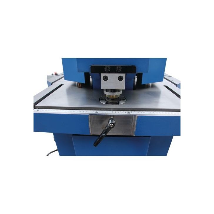 Punching machine with punching station AKM 200-6 VP, including hydraulic oil