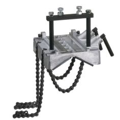 Fastening element for pipes