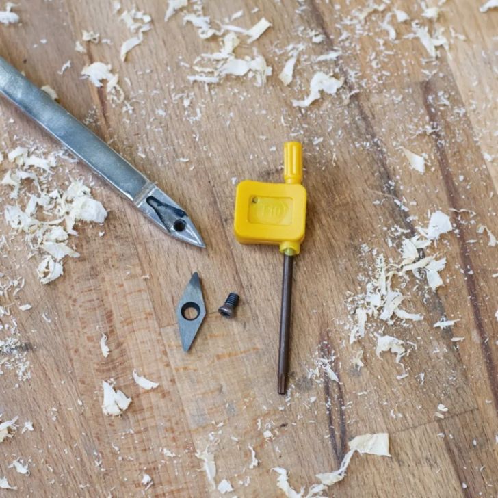 Virpošanas kaltu komplekts ar maināmiem rezerves asmeņiem 3 gab