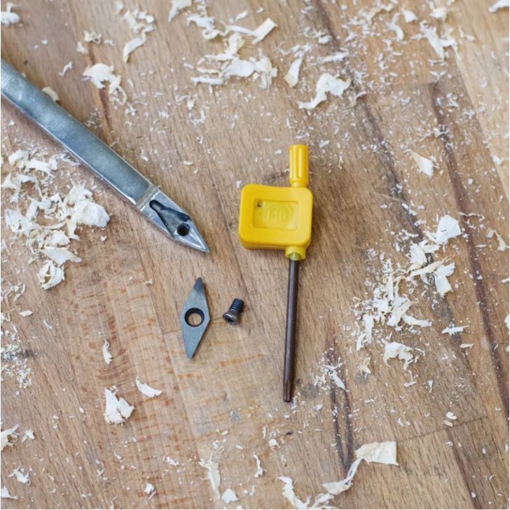 Virpošanas kaltu komplekts ar maināmiem rezerves asmeņiem 4 gab