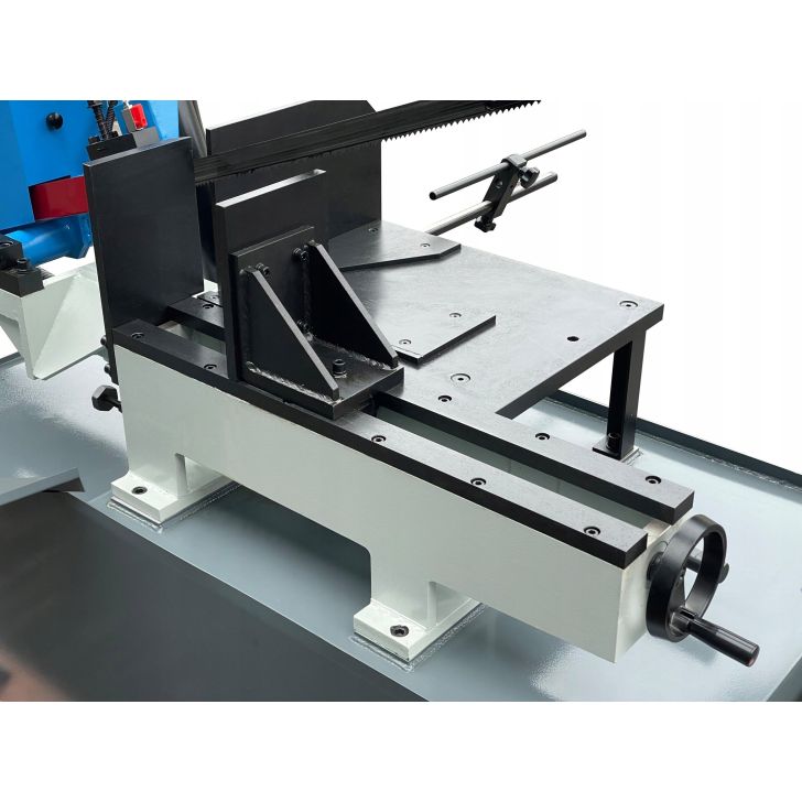 Полуавтоматическая ленточная пила BS 550GH.