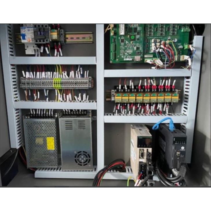 УФ-принтер для бутылок, стаканов, кружек, термосов и предметов цилиндрической формы