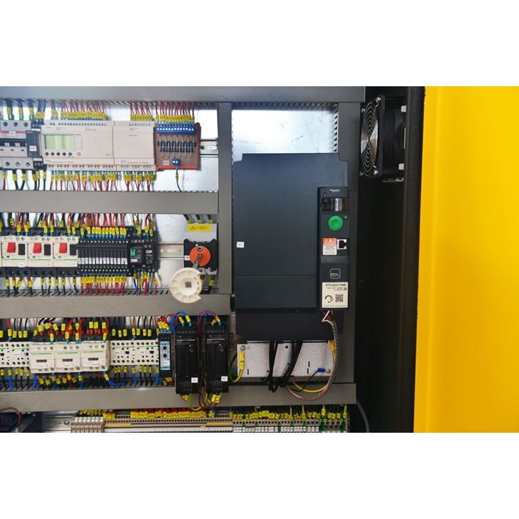 Полуавтоматическая ленточная пила BMSY 1515C.