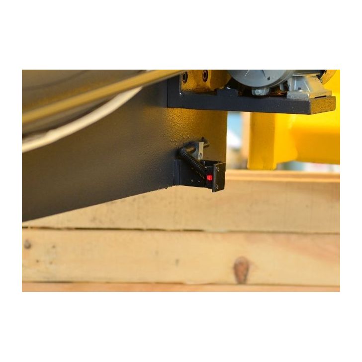 Полуавтоматическая ленточная пила BMSY 1515C.