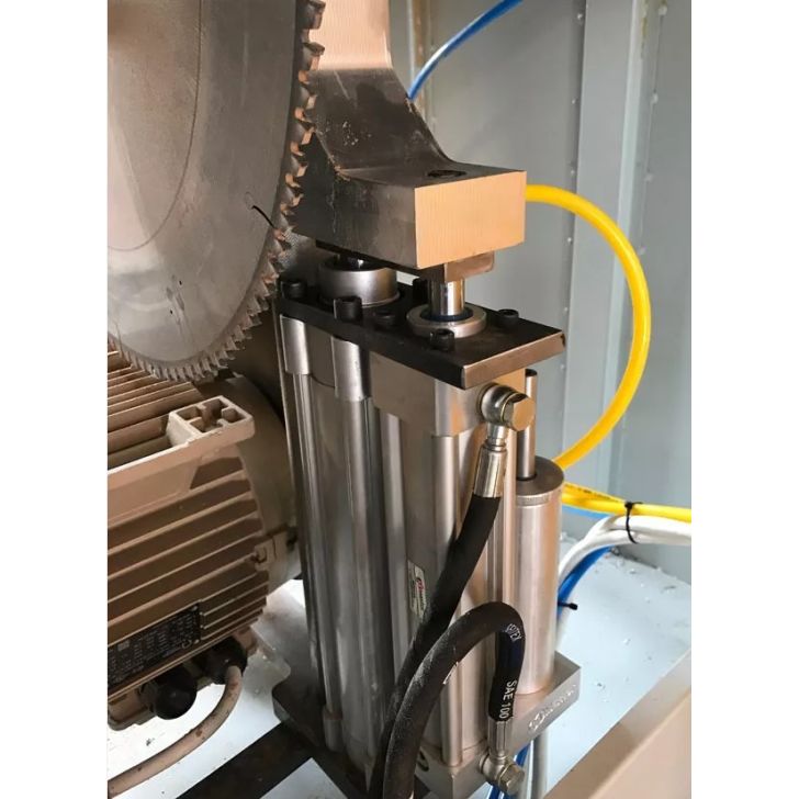 ALU600 Semi-automatic disc cutter for cutting PVC and aluminum profiles + roller tables 2 x 300cm