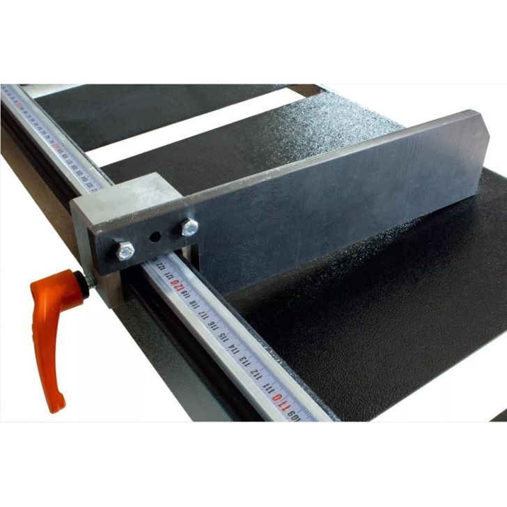 ALU500 Semi-automatic disc cutter for cutting PVC and aluminum profiles ALU 500 + roller tables 2 x 300cm