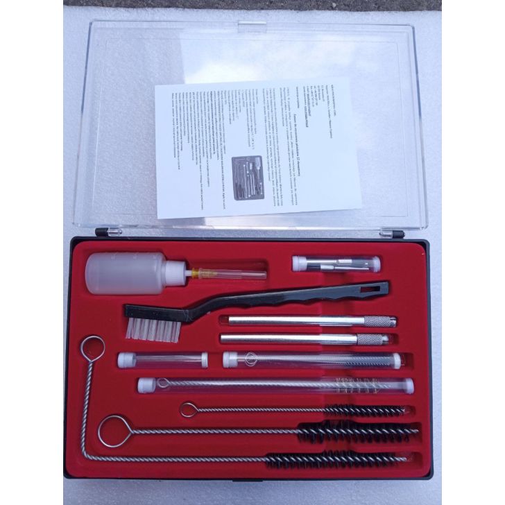 Spray gun cleaning kit