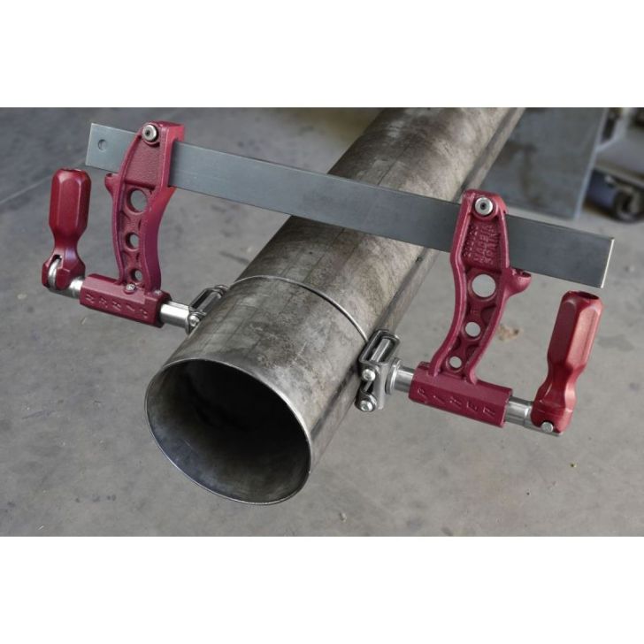 Pitskruvide lisatald torude hoidmiseks