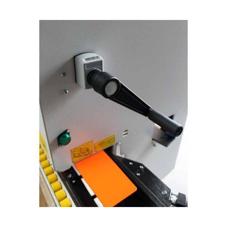 OPTIMAT TWO NESTING malu apgriešanas iekārta ar iepriekšēju frēzēšanu un stūru profilēšanu