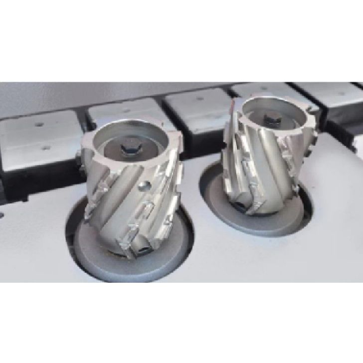 OPTIMAT TWO NESTING malu apgriešanas iekārta ar iepriekšēju frēzēšanu un stūru profilēšanu