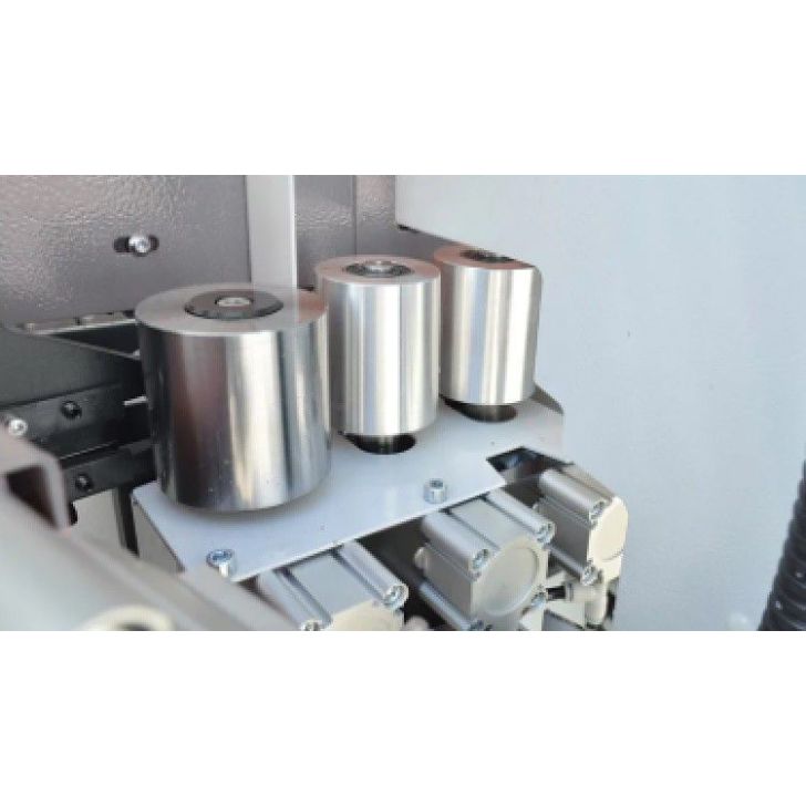 OPTIMAT TWO NESTING malu apgriešanas iekārta ar iepriekšēju frēzēšanu un stūru profilēšanu