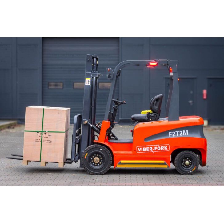 Elektriskais kāršu vilcējs 2 tonnas 4,5 metri