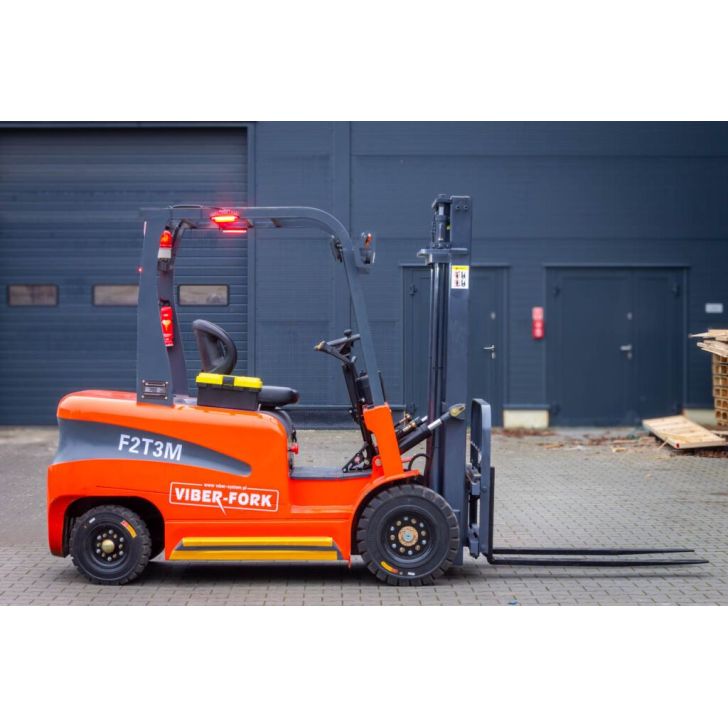 Elektriskais kāršu vilcējs 2 tonnas 4,5 metri