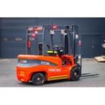 Elektriskais kāršu vilcējs 2 tonnas 4,5 metri