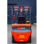 Elektriskais kāršu vilcējs 2 tonnas 4,5 metri