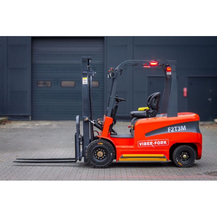 Elektriskais kāršu vilcējs 2 tonnas 4,5 metri