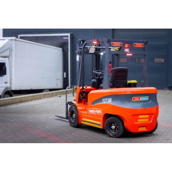 Elektriskais kāršu vilcējs 2 tonnas 4,5 metri