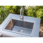 Nerūsējošā tērauda izlietne ar pamata skapi