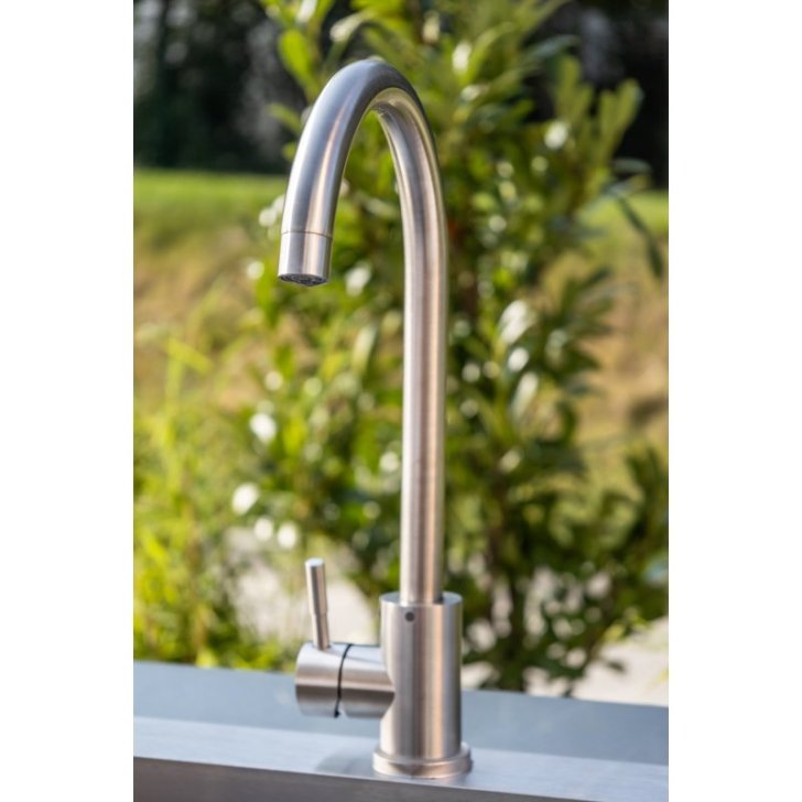 Nerūsējošā tērauda izlietne ar pamata skapi