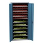 Universāls skapis ar plastmasas tvertnēm