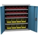 Universāls skapis ar plastmasas tvertnēm