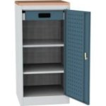 Darbnīcas instrumentu skapis ar dižskābarža darba virsmu