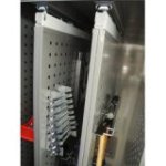 Universāls darbnīcas skapis ar izvelkamajiem paneļiem