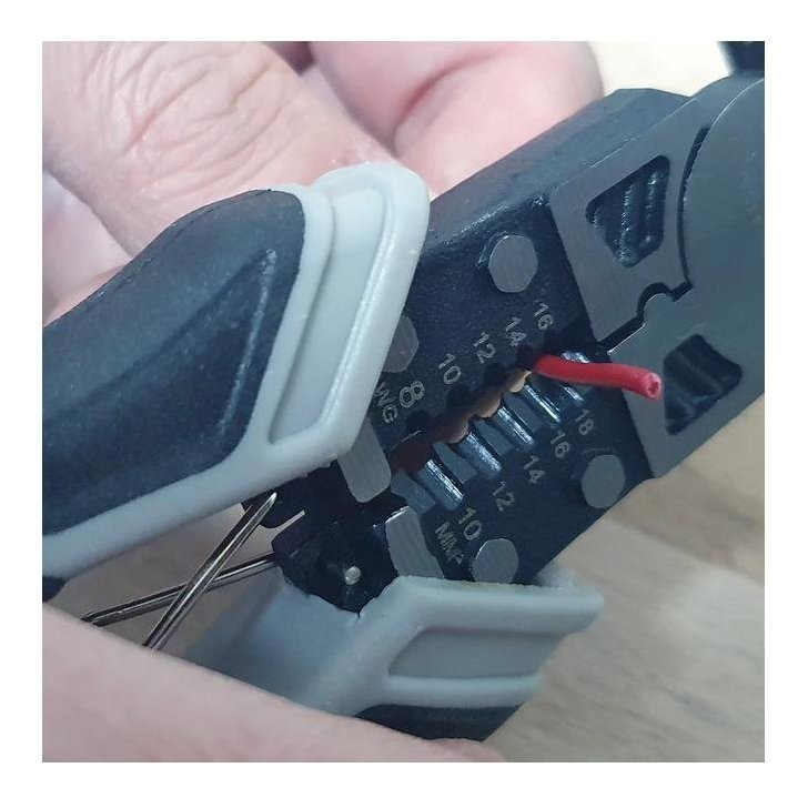 Diagonālie griezēji