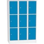 Metāla skapis ar slēdzamām kastēm