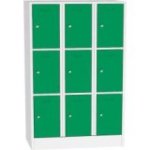 Metāla skapis ar slēdzamām kastēm