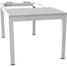 Pamata sols zem drēbju skapja