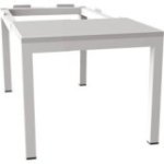 Pamata sols zem drēbju skapja