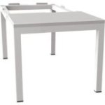 Pamata sols zem drēbju skapja