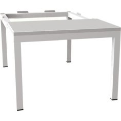 Pamata sols zem drēbju skapja