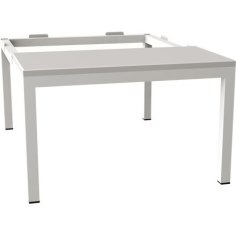 Pamata sols zem drēbju skapja