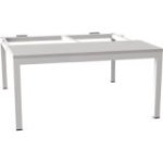 Pamata sols zem drēbju skapja