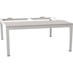 Pamata sols zem drēbju skapja