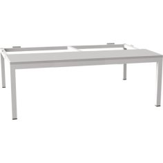 Pamata sols zem drēbju skapja