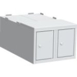 Pamatkaste zem drēbju skapja