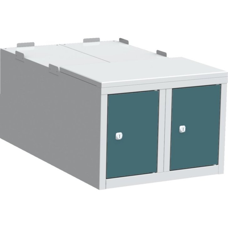 Pamatkaste zem drēbju skapja