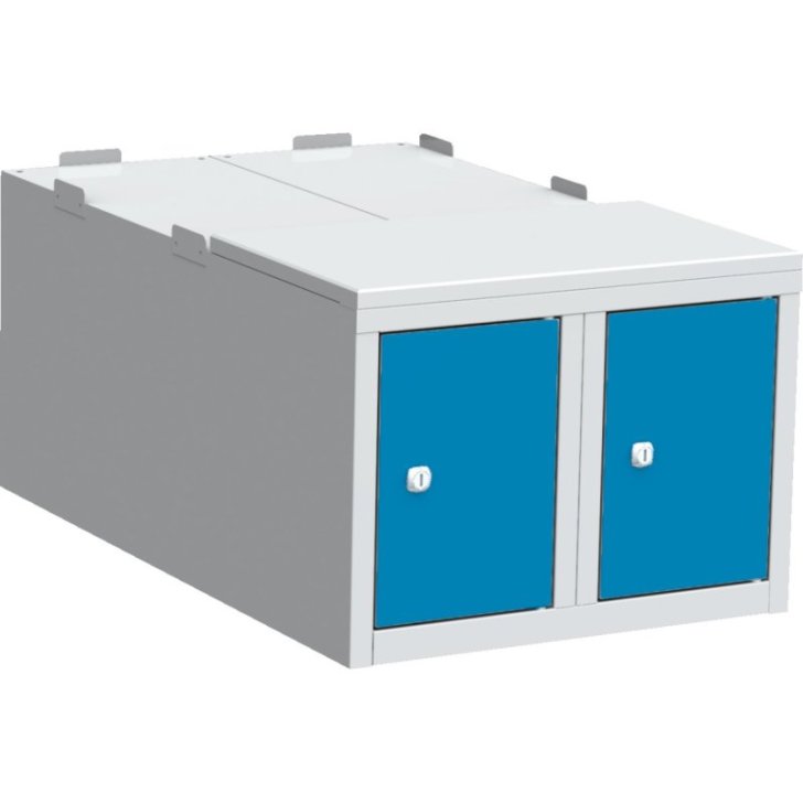 Pamatkaste zem drēbju skapja