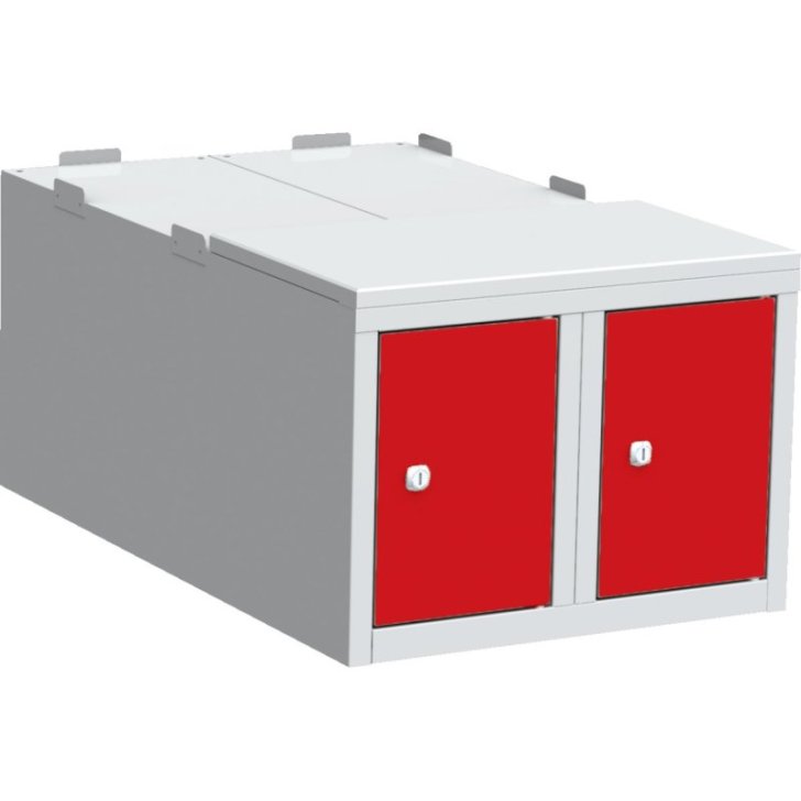 Pamatkaste zem drēbju skapja