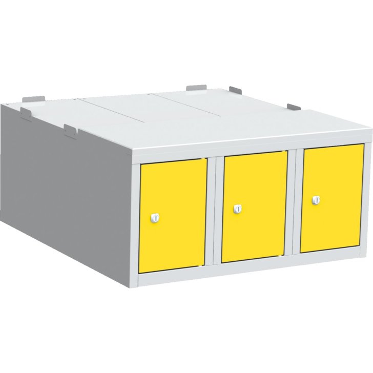 Pamatkaste zem drēbju skapja