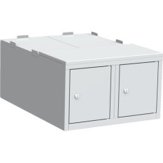 Pamatkaste zem drēbju skapja