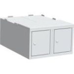 Pamatkaste zem drēbju skapja