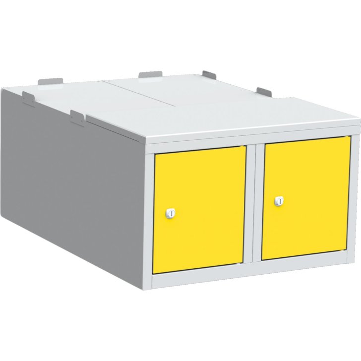 Pamatkaste zem drēbju skapja