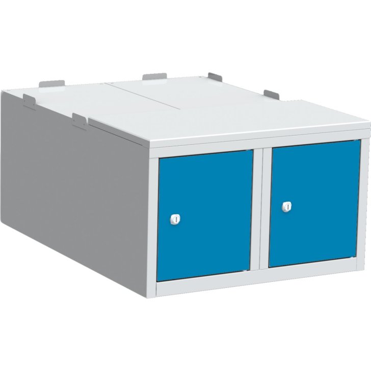 Pamatkaste zem drēbju skapja