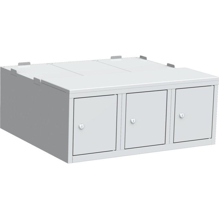 Pamatkaste zem drēbju skapja