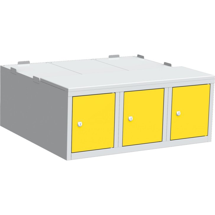 Pamatkaste zem drēbju skapja